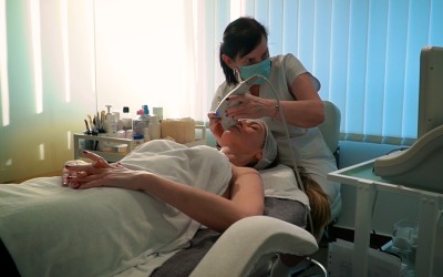 Arcfiatalítás Ultherapy kezeléssel - interjú és kezelésbemutató a Numedical klinikával