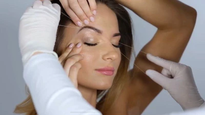 Ezek a szemöldökformázási trendek 2020-ban