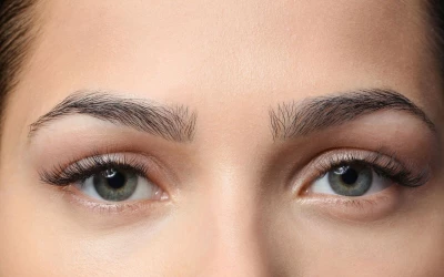 Hogyan lesz újra dús szemöldököd, ha régen a vékony volt a menő?